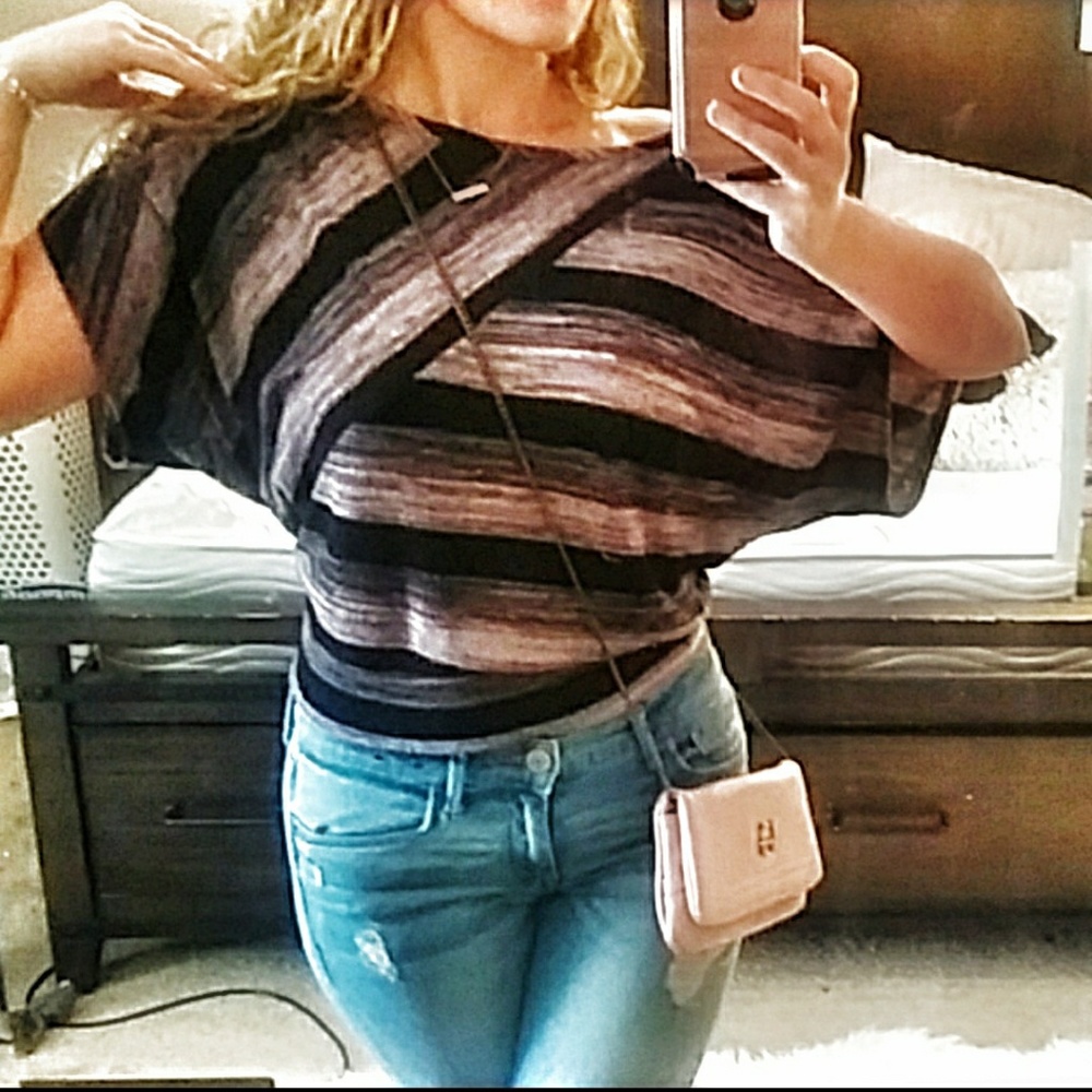 Black and pale pink short sleeve top